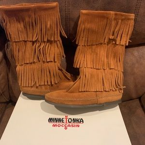 Minnetonka moccasin fringe boot